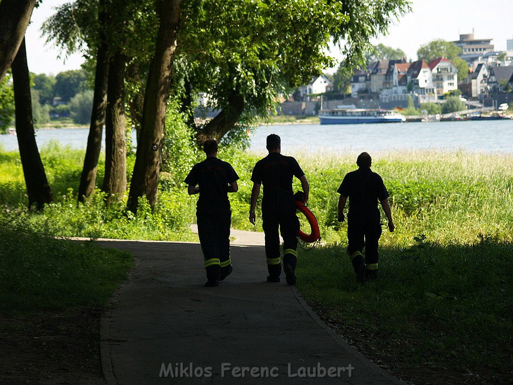 Einsatz Loeschboot Rettungsboot PRhein Koeln Rodenkirchen P07.JPG